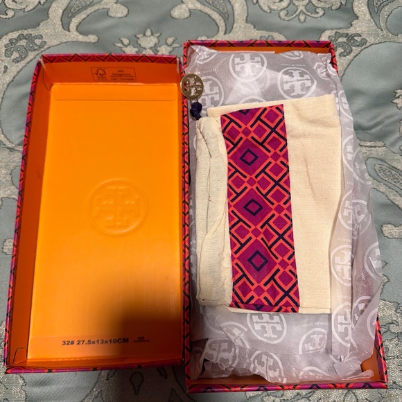 NWT Tory Burch Women's Navy Ballet Flats - Picture 5 of 5